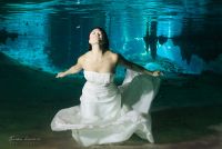 Judy And Victor    Underwater Trash The dress photographer   Ivan Luckie Photography 1