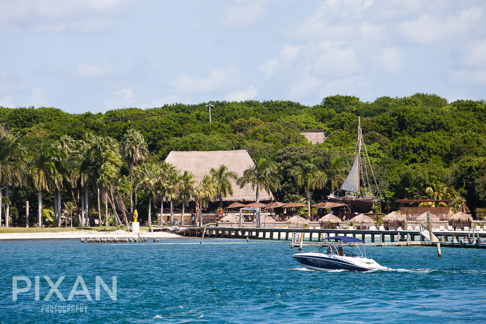 Capitan Dulche | Isla Mujeres | Mexican wedding venues and set-ups | | Best  Destination Wedding