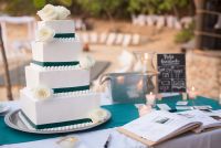 irregular design wedding cake